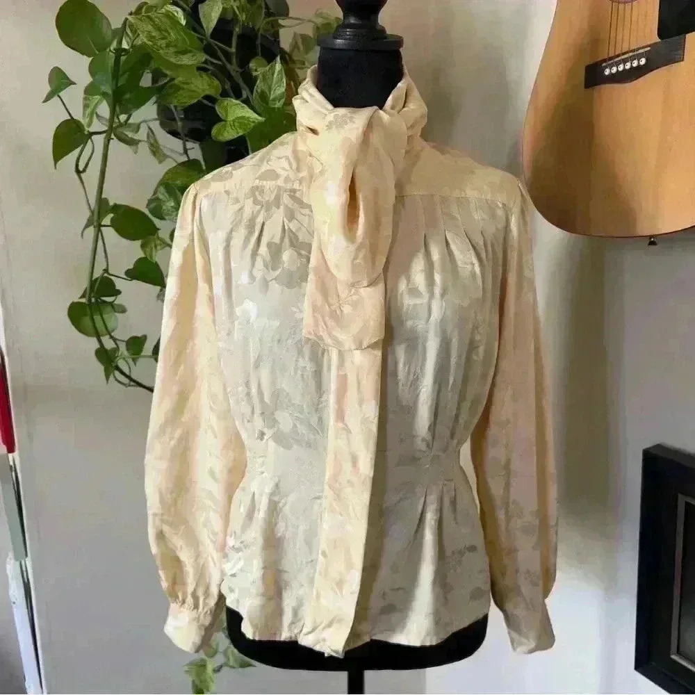 Vtg 90s Courtney Rhodes 100% Silk Buttercream Floral Necktie Blouse - Size 6P